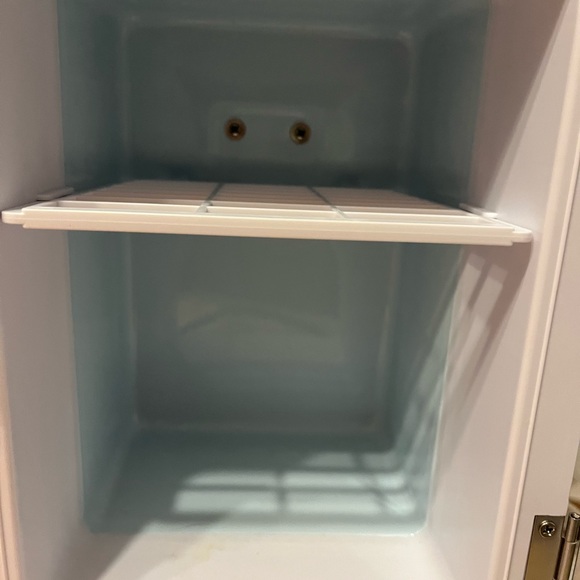 Skincare fridge - Picture 2 of 2